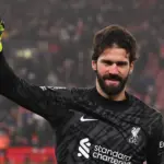 Alisson Becker di Batas Transfer: Juventus Menanti, Liverpool Gelisah