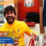 Alisson Peluk Kiper Woodman, Masa Depan Sang Penjaga Gawang Liverpool Kini Jadi Sorotan!