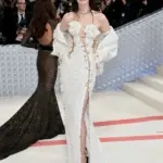 Anne Hathaway Raih Gelar Bintang Tercantik 2026, 12 Transformasi Fashion yang Mengguncang Hollywood