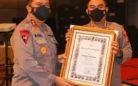 Kapolri Beri Piagam Penghargaan IKPA Terbaik kepada Polda Riau, Dorong Transparansi Anggaran Nasional