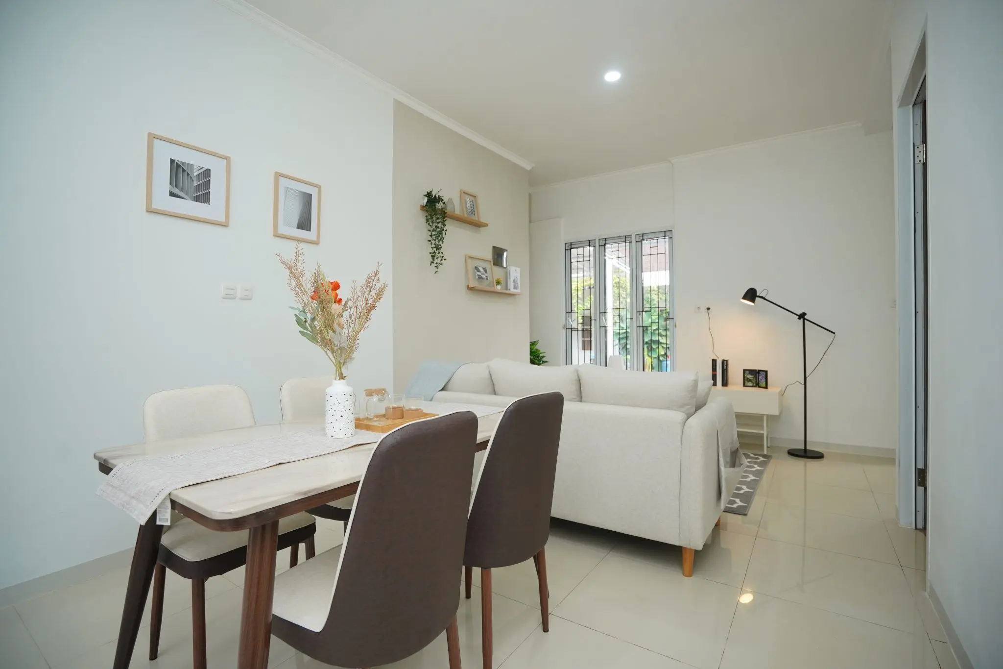 Tren Pencarian Harian 2026: Hijau Segar, Sepatu Festival Minimalis, Makan Murah di Florida, dan Kesalahan Desain Ruang Tamu