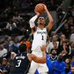 Victor Wembanyama Bawa Spurs ke Puncak: Statistik Mewah, Cedera Rib, dan Bayangan Legenda NBA