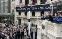 Elon Musk Guncang Dunia: IPO SpaceX, Kontroversi Hollywood, Perseteruan Politik, dan Tren Fashion Anak