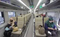 Insiden Lokomotif Jaka Tingkir dan Gerbong Serayu Mengguncang Stasiun Pasar Senen, Ribuan Penumpang Tertunda