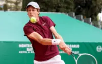 Kejutan Besar di French Open: Jannik Sinner Tersingkir di Babak Kedua, Dampak Besar bagi Dunia Tenis
