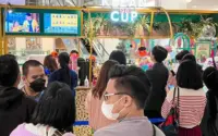 Kekacauan Global Peluncuran Royal Pop: Antrean Panjang, Toko Tutup, dan Harga Meningkat
