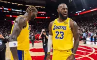 Lakers Hancurkan Rockets di Game 6: LeBron Gemilang, Ayton & Smart Jadi Penentu