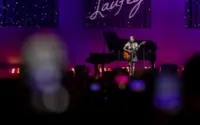 Laufey Bawa Nuansa Jazz ke Montauk: Konser di Mercusuar Menjadi Sorotan Musisi Internasional