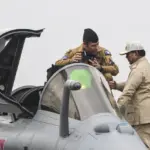 Prabowo Subianto Serahkan Alutsista Canggih, Naik ke Cockpit Rafale, dan Hadapi Kritik Kebijakan Ekonomi