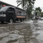 Ramalan Hujan Lebat di Jakarta: Waspada Genangan dan Petir Sepanjang Hari