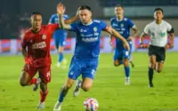 Shayne Pattynama Siap Gempur Persib di El Clasico Pertama, Optimisme Tinggi Menuju Tiga Poin