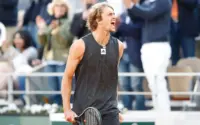 Alexander Zverev Raih Grand Slam Pertama di French Open 2026: Kemenangan Epik di Tengah Kontroversi