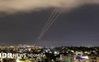 Iran Luncurkan Serangan Rudal dan Drone, AS dan Israel Kian Tegang di Teluk