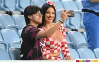Ivana Knoll, Dari Tribun Piala Dunia 2022 ke Panggung DJ Internasional: Transformasi Fenomena Fanatik Kroasia