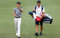 Kejutan Hari Ayah di US Open: 17 Tahun Miles Russell Bawa Ayahnya Jadi Caddie di Hole Terakhir!