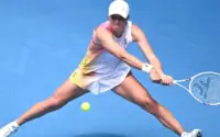 Naomi Osaka Bikin Geger di French Open 2026: Fashion Eksperimen dan Duel Malam Bersejarah