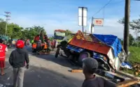 Truk Rem Blong Tabrak Belasan Motor di Simpang Unisma Bekasi, 1 Tewas dan 9 Luka-Luka