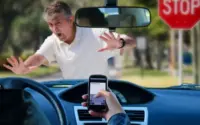 Waspada Saat Nonton GP: Pakar Jelaskan Bahaya Distraksi di Jalan Raya