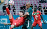 Atmosfer Bonek Mengguncang GBT, Persebaya Gagal Menang 2-2 di Anniversary Game; Tujuh Asing Baru Diuji Fisik