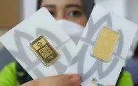 Harga Emas Hari Ini Menguat: Antam Naik Rp8 Ribu, Spot Dunia Turun 1,1%