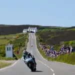 Kejutan di Isle of Man TT, Upaya Pemulihan Atlet, dan Berita Internasional: Dari Kecelakaan Udara hingga Visa Gratis Spanyol