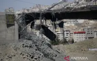 Serangan Udara AS Mengakibatkan Runtuhnya Jembatan Strategis di Iran: Dampak Ekonomi dan Geopolitik