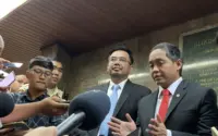 Skandal Amplop Raja Juli Antoni: KPK Ungkap Rencana Penggelapan dan Dampak Politik